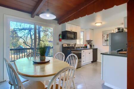 Blue Door Cottage 12 Miles To Yosemite Bbq Oakhurst Exterior foto